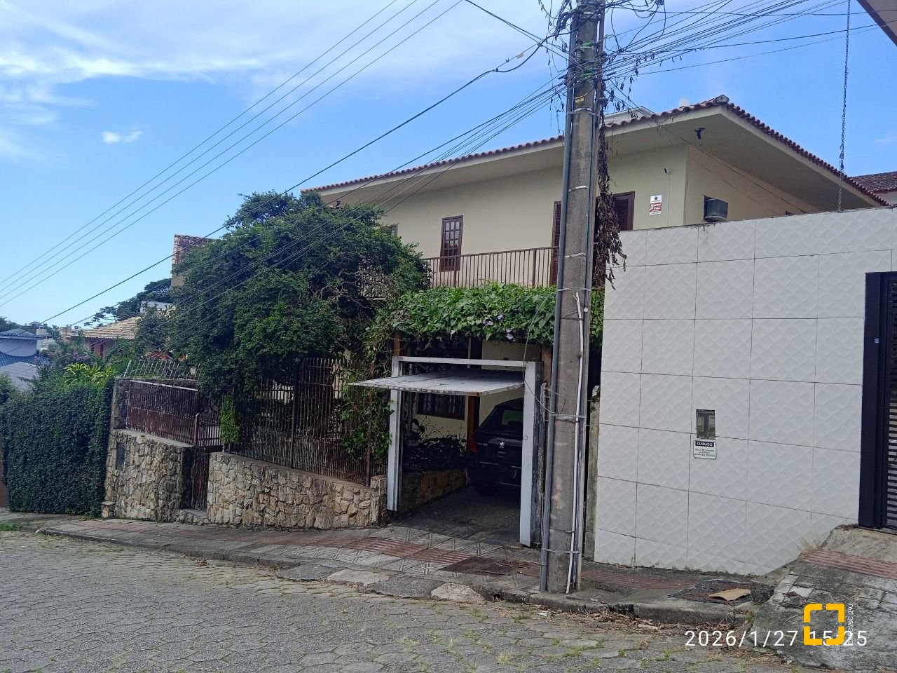Casa com 220m², 7 quartos (sendo 2 suítes), 2 garagens, no bairro Itaguaçu em Florianópolis