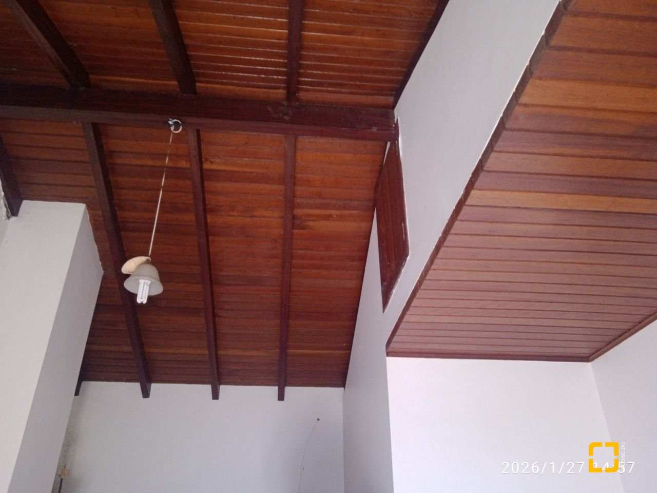 Casa com 220m², 7 quartos (sendo 2 suítes), 2 garagens, no bairro Itaguaçu em Florianópolis