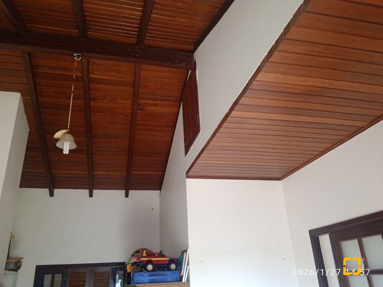 Casa com 220m², 7 quartos (sendo 2 suítes), 2 garagens, no bairro Itaguaçu em Florianópolis