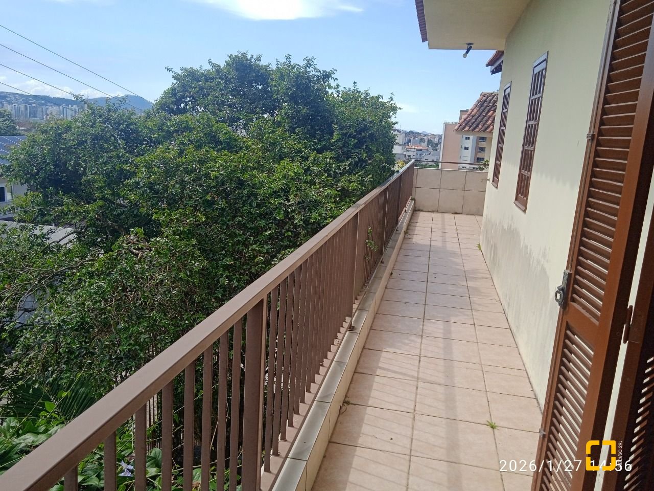 Casa com 220m², 7 quartos (sendo 2 suítes), 2 garagens, no bairro Itaguaçu em Florianópolis