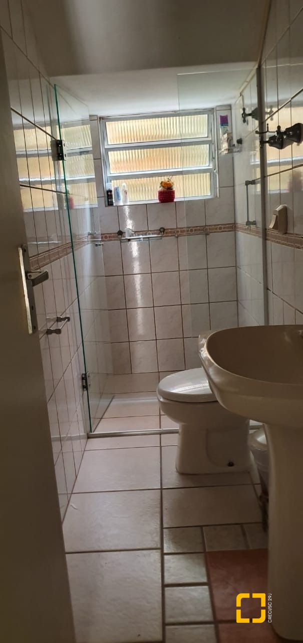 Casa com 220m², 7 quartos (sendo 2 suítes), 2 garagens, no bairro Itaguaçu em Florianópolis