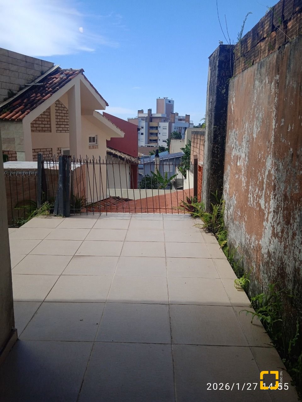 Casa com 220m², 7 quartos (sendo 2 suítes), 2 garagens, no bairro Itaguaçu em Florianópolis