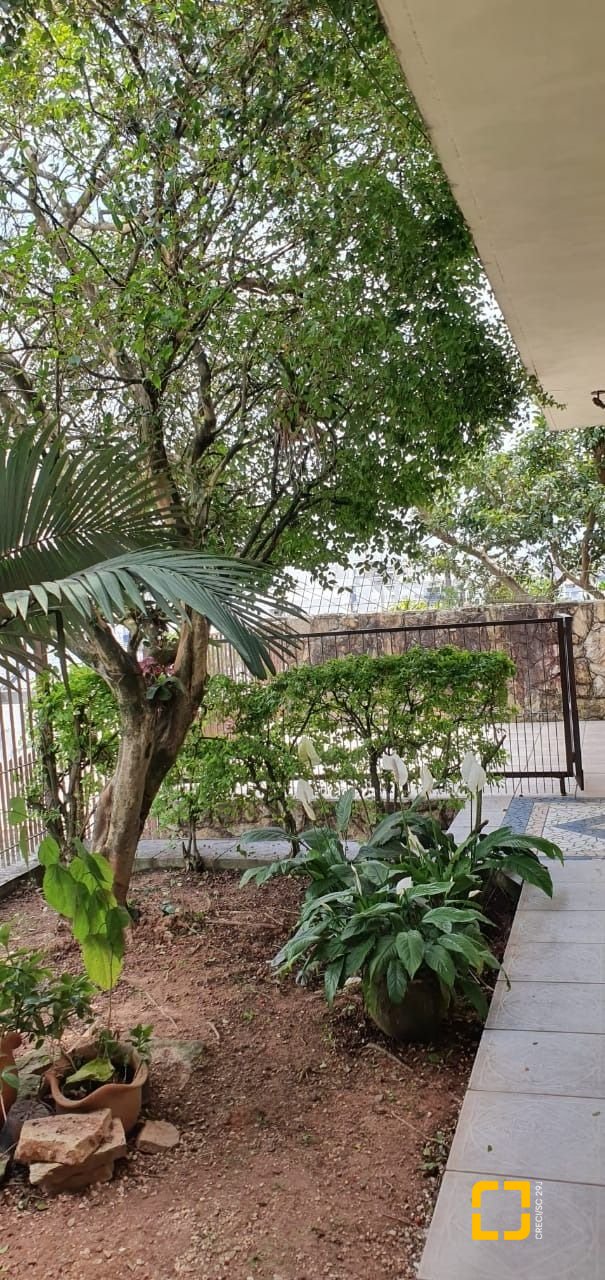 Casa com 220m², 7 quartos (sendo 2 suítes), 2 garagens, no bairro Itaguaçu em Florianópolis