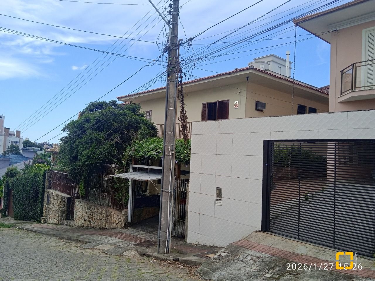 Casa com 220m², 7 quartos (sendo 2 suítes), 2 garagens, no bairro Itaguaçu em Florianópolis