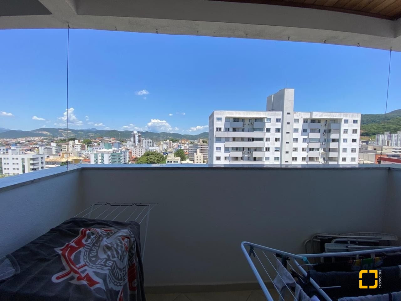 Apartamento com 61m², 2 quartos (sendo 1 suíte), 1 garagem, no bairro Pagani em Palhoça