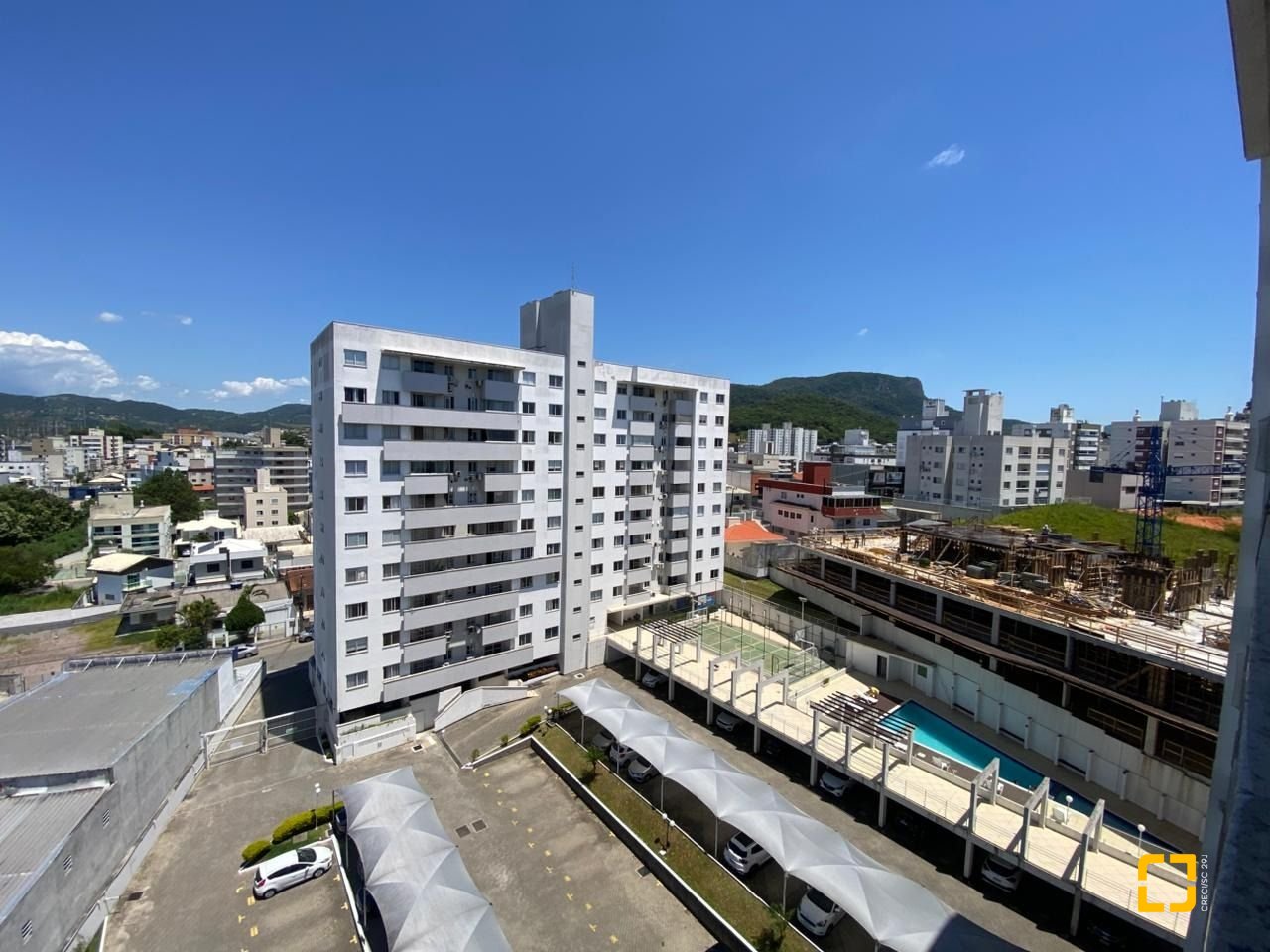 Apartamento com 61m², 2 quartos (sendo 1 suíte), 1 garagem, no bairro Pagani em Palhoça