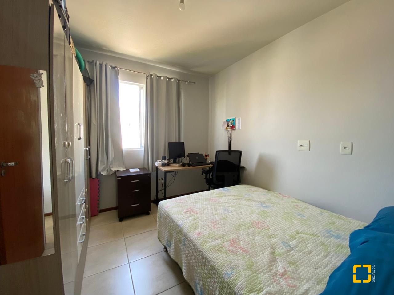 Apartamento com 61m², 2 quartos (sendo 1 suíte), 1 garagem, no bairro Pagani em Palhoça