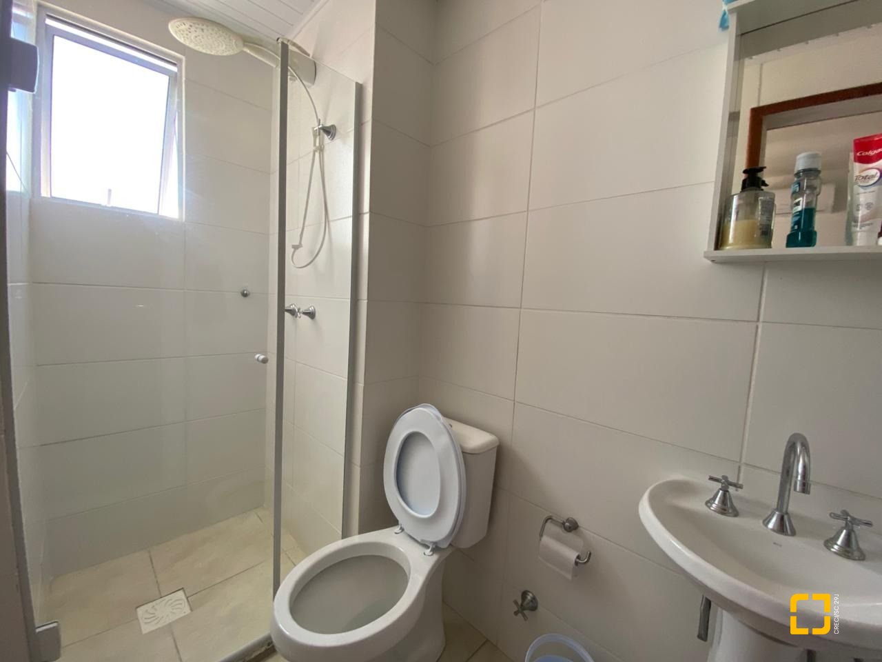 Apartamento com 61m², 2 quartos (sendo 1 suíte), 1 garagem, no bairro Pagani em Palhoça