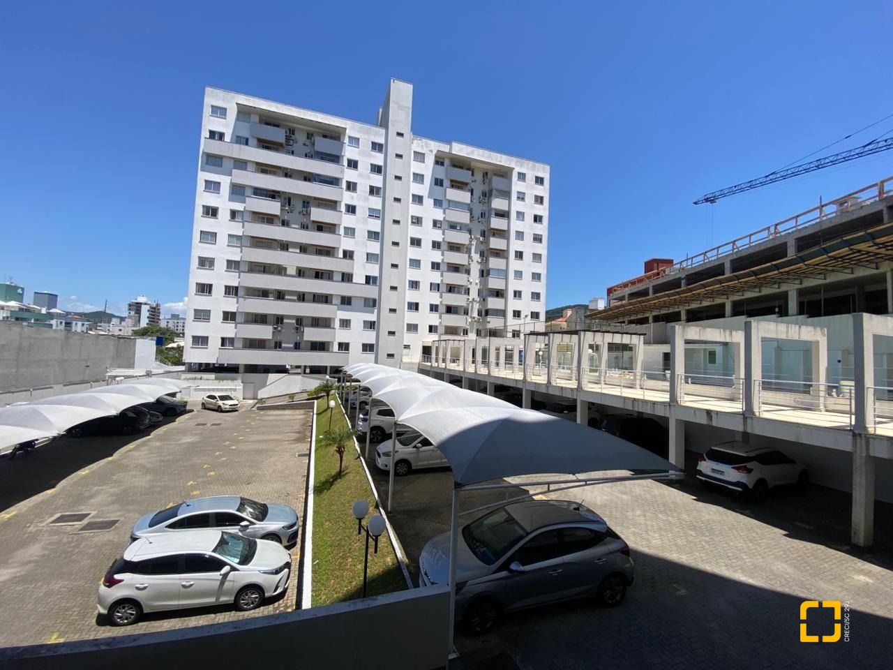 Apartamento com 61m², 2 quartos (sendo 1 suíte), 1 garagem, no bairro Pagani em Palhoça