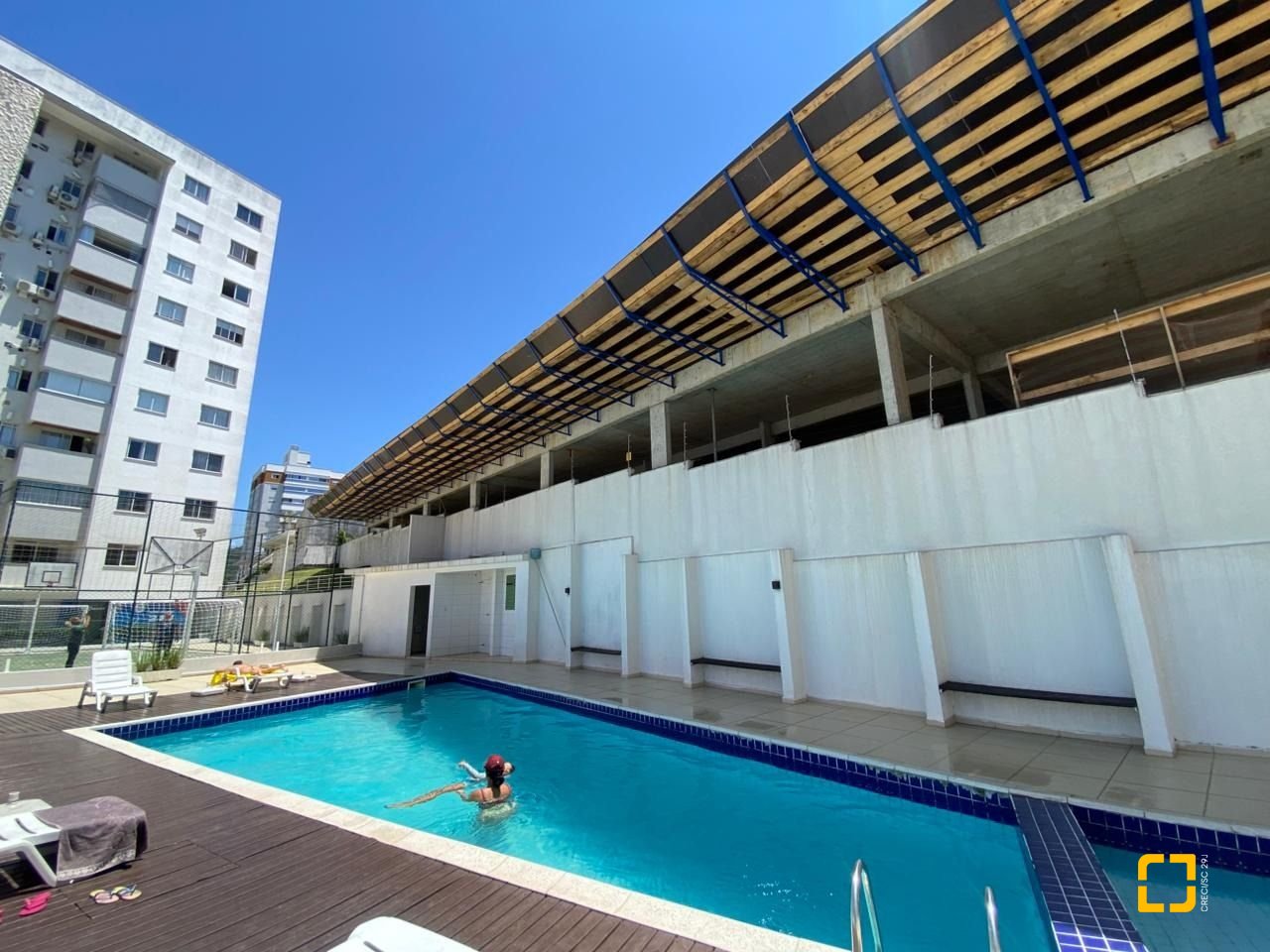 Apartamento com 61m², 2 quartos (sendo 1 suíte), 1 garagem, no bairro Pagani em Palhoça