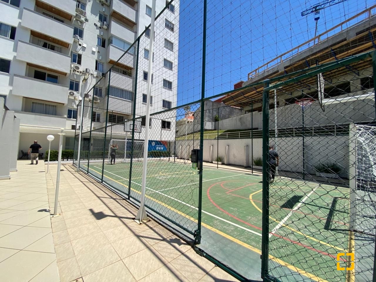 Apartamento com 61m², 2 quartos (sendo 1 suíte), 1 garagem, no bairro Pagani em Palhoça