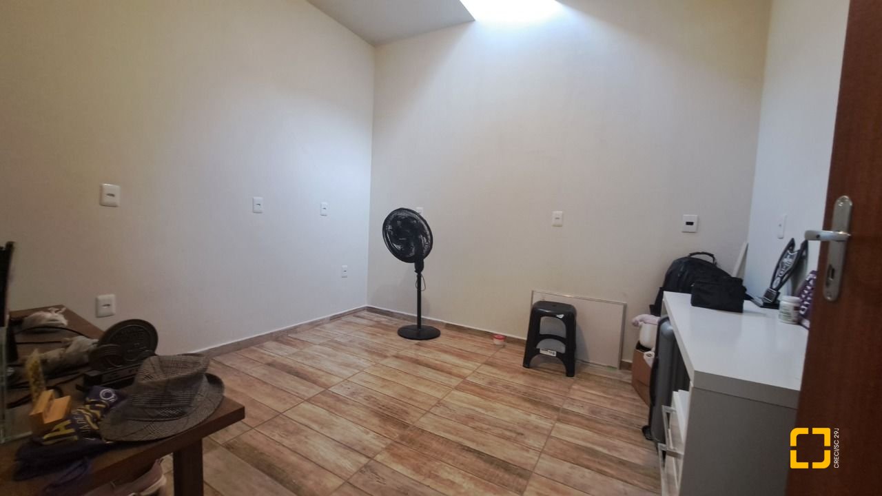 Casa com 180m², 4 quartos (sendo 1 suíte), 2 garagens, no bairro Ingleses em Florianópolis