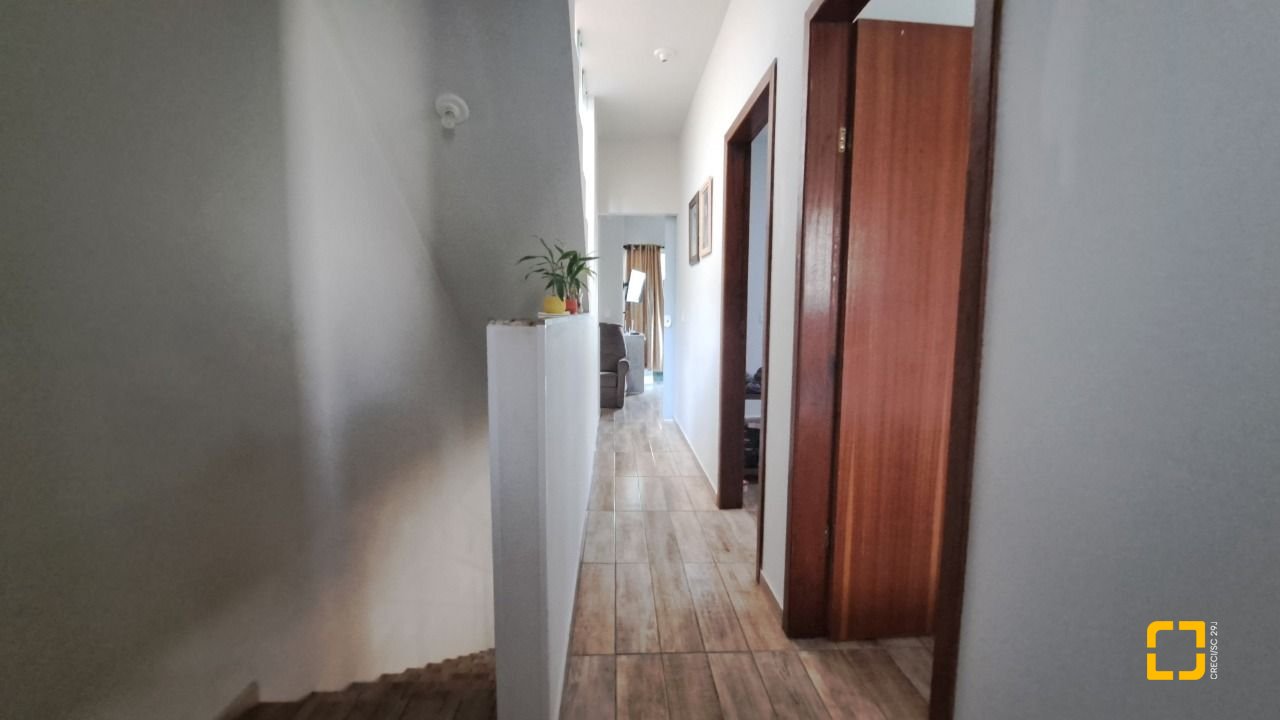 Casa com 180m², 4 quartos (sendo 1 suíte), 2 garagens, no bairro Ingleses em Florianópolis