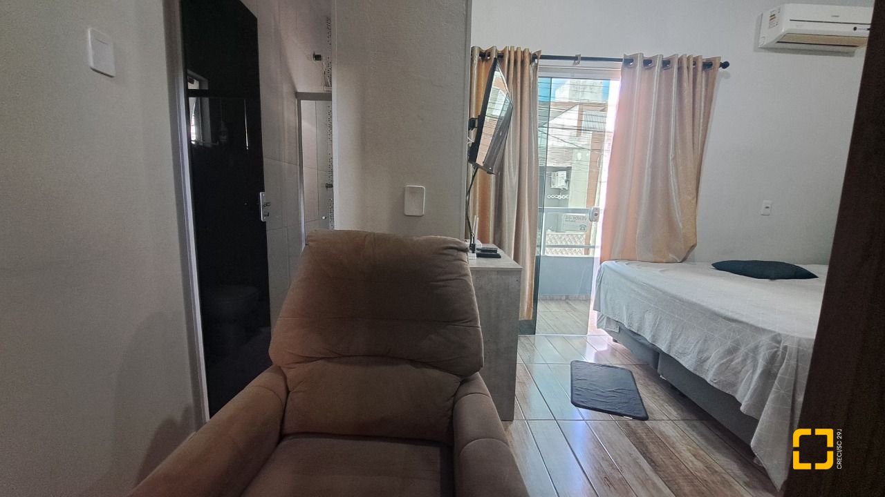 Casa com 180m², 4 quartos (sendo 1 suíte), 2 garagens, no bairro Ingleses em Florianópolis
