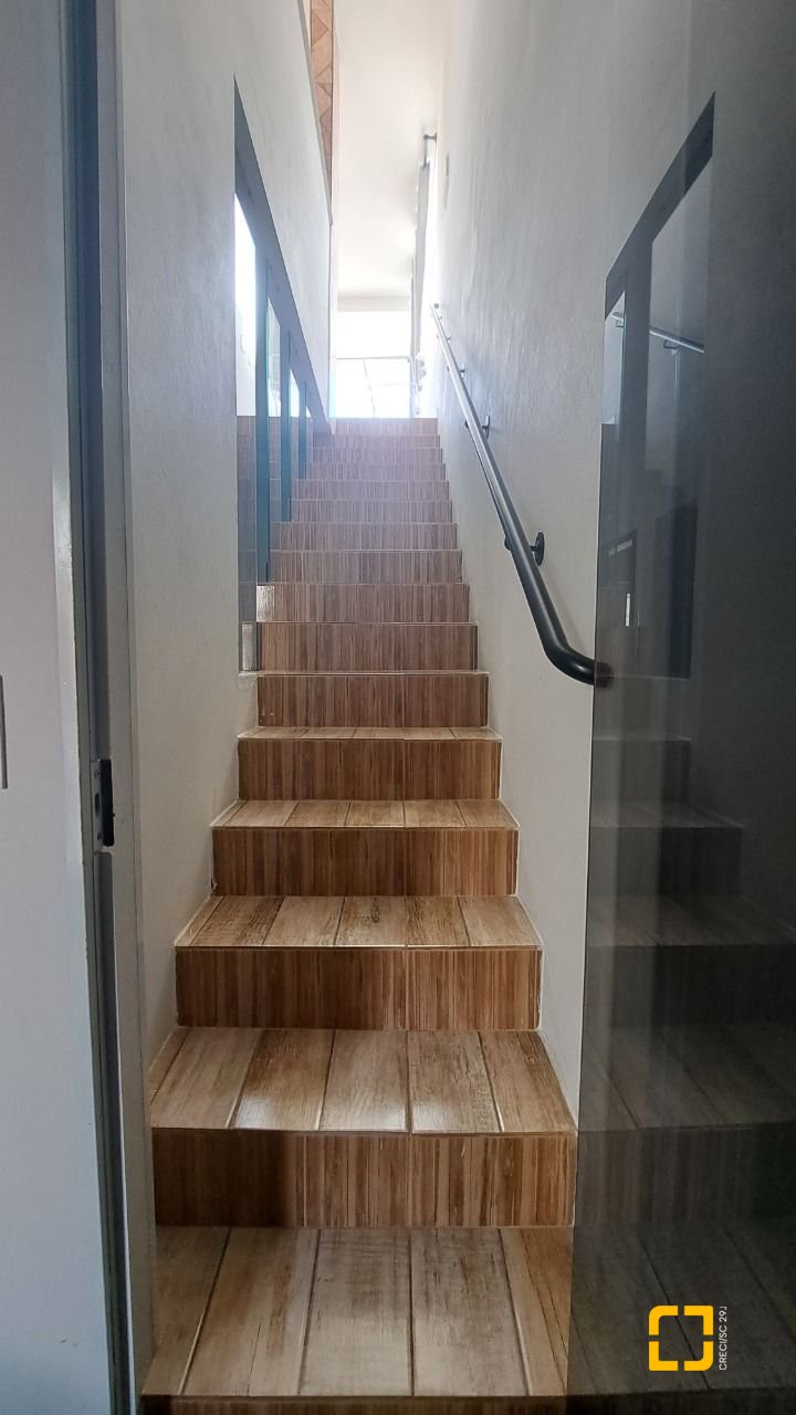 Casa com 180m², 4 quartos (sendo 1 suíte), 2 garagens, no bairro Ingleses em Florianópolis