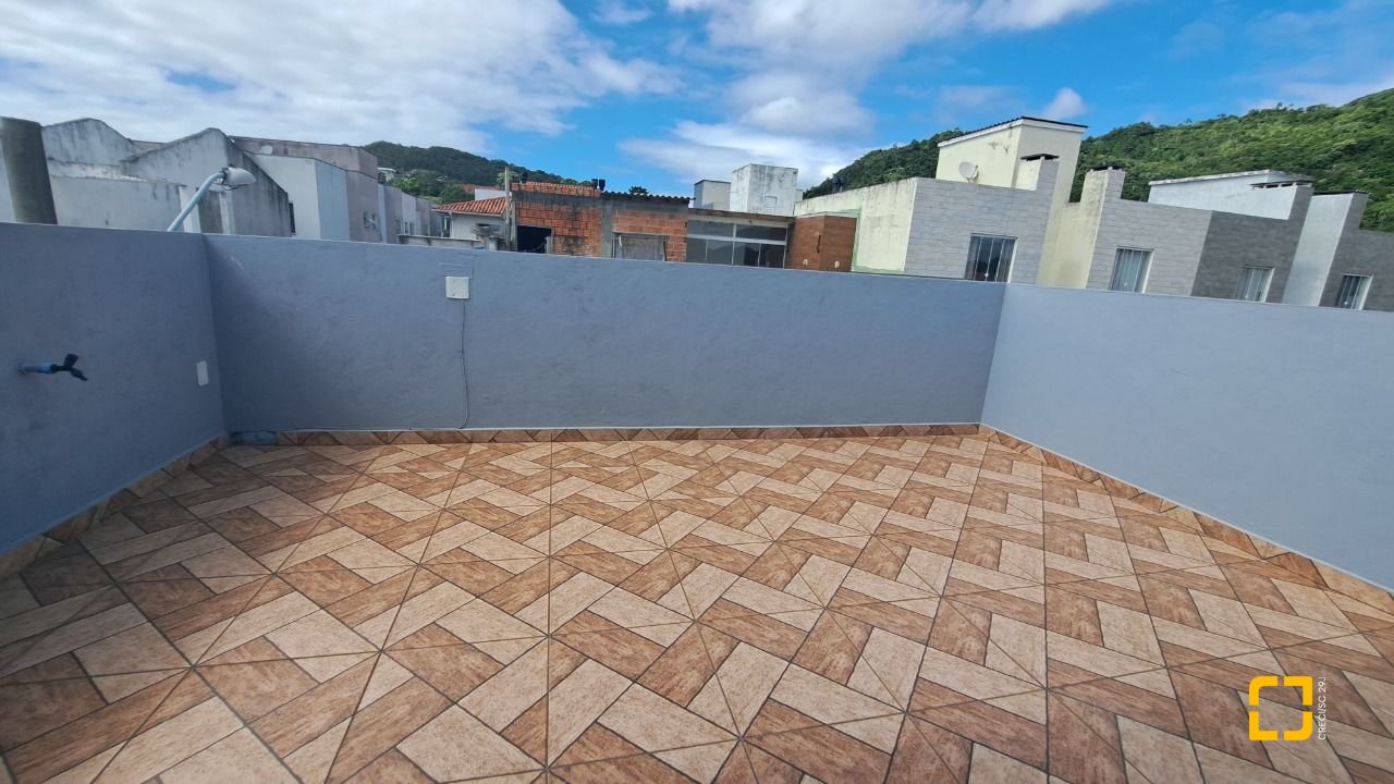 Casa com 180m², 4 quartos (sendo 1 suíte), 2 garagens, no bairro Ingleses em Florianópolis