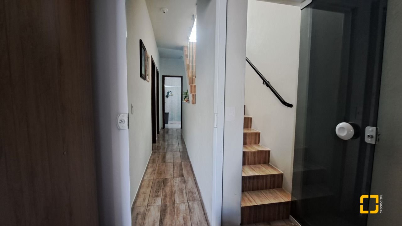 Casa com 180m², 4 quartos (sendo 1 suíte), 2 garagens, no bairro Ingleses em Florianópolis