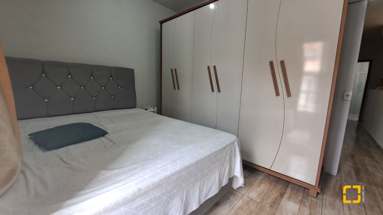 Casa com 180m², 4 quartos (sendo 1 suíte), 2 garagens, no bairro Ingleses em Florianópolis