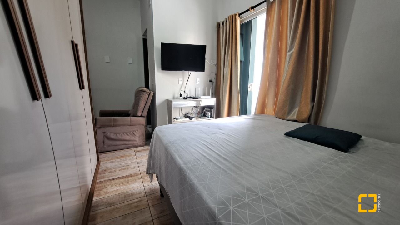 Casa com 180m², 4 quartos (sendo 1 suíte), 2 garagens, no bairro Ingleses em Florianópolis