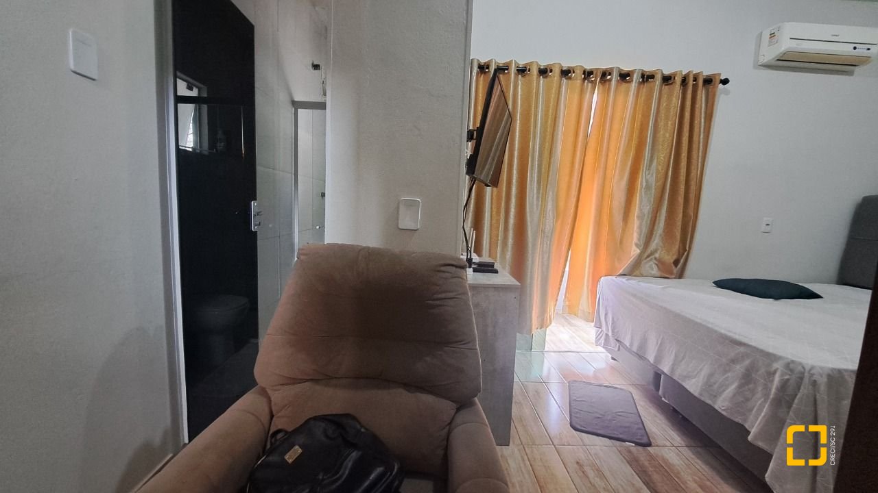 Casa com 180m², 4 quartos (sendo 1 suíte), 2 garagens, no bairro Ingleses em Florianópolis