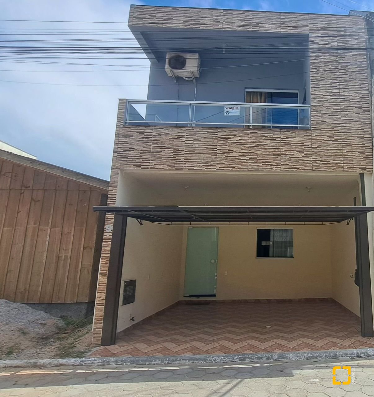 Casa com 180m², 4 quartos (sendo 1 suíte), 2 garagens, no bairro Ingleses em Florianópolis
