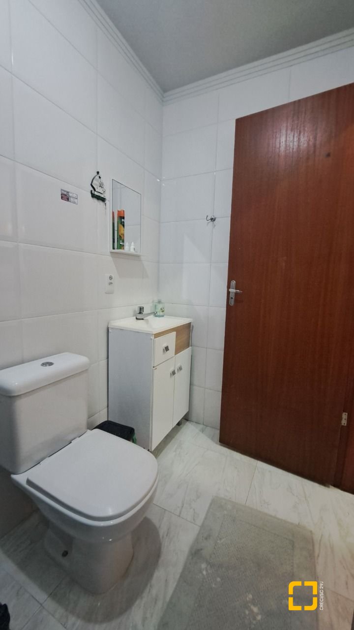 Casa com 180m², 4 quartos (sendo 1 suíte), 2 garagens, no bairro Ingleses em Florianópolis