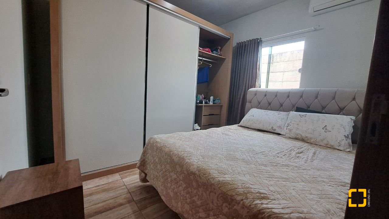 Casa com 180m², 4 quartos (sendo 1 suíte), 2 garagens, no bairro Ingleses em Florianópolis