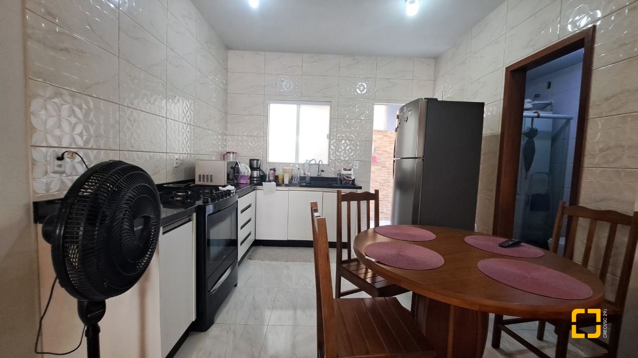 Casa com 180m², 4 quartos (sendo 1 suíte), 2 garagens, no bairro Ingleses em Florianópolis