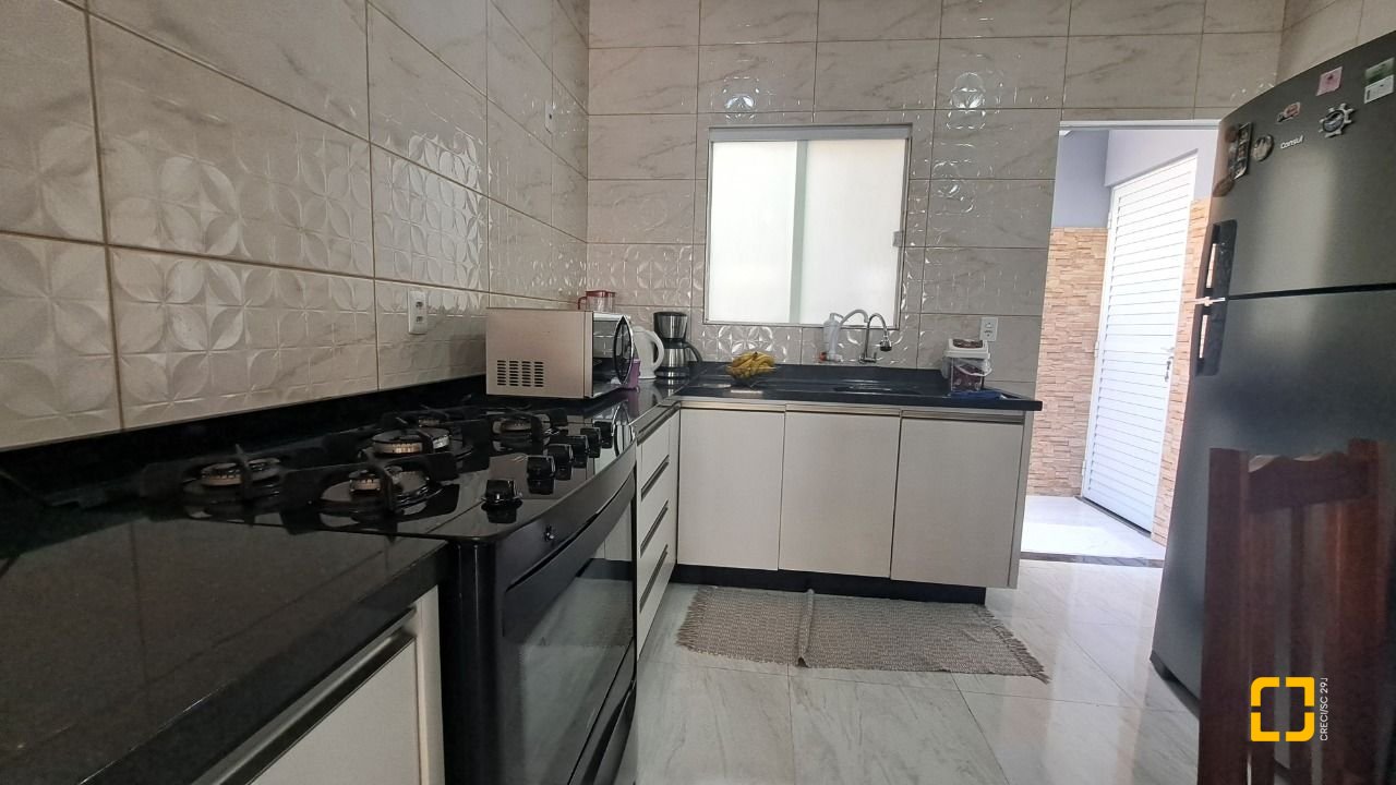 Casa com 180m², 4 quartos (sendo 1 suíte), 2 garagens, no bairro Ingleses em Florianópolis