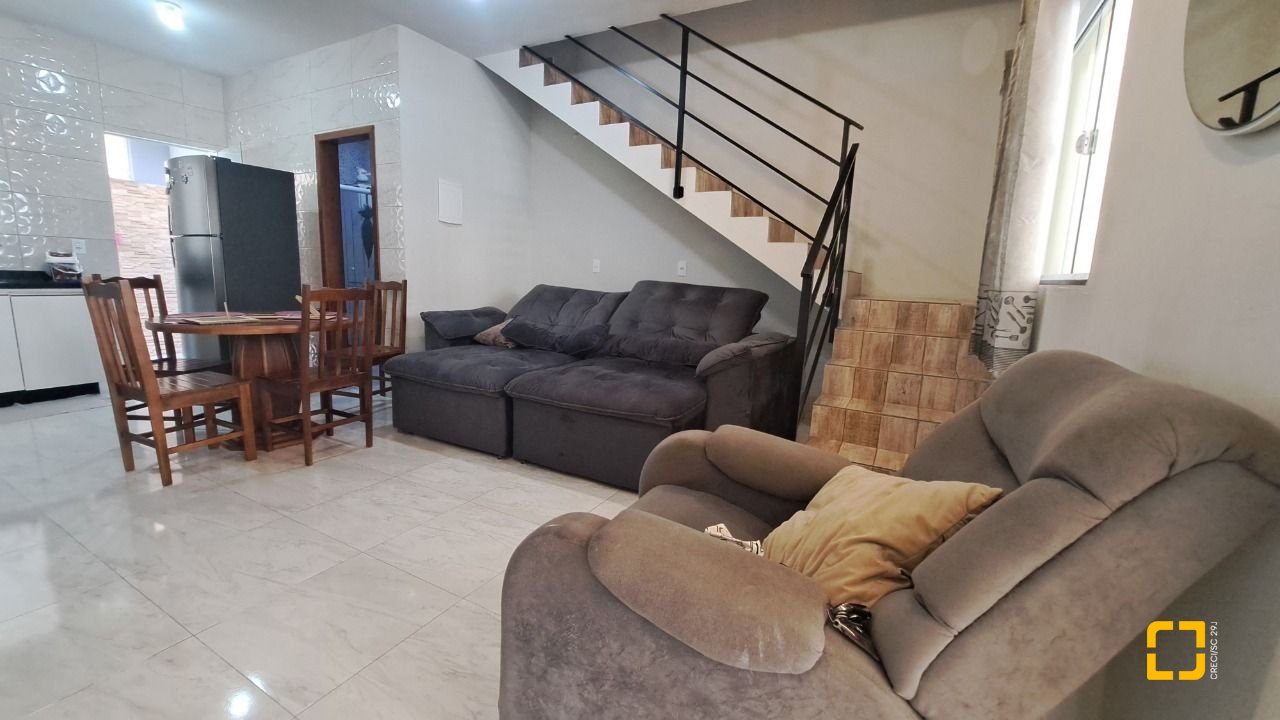 Casa com 180m², 4 quartos (sendo 1 suíte), 2 garagens, no bairro Ingleses em Florianópolis
