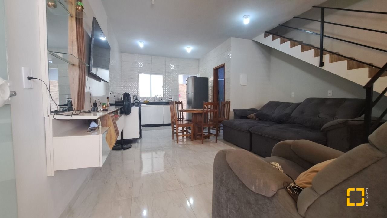 Casa com 180m², 4 quartos (sendo 1 suíte), 2 garagens, no bairro Ingleses em Florianópolis