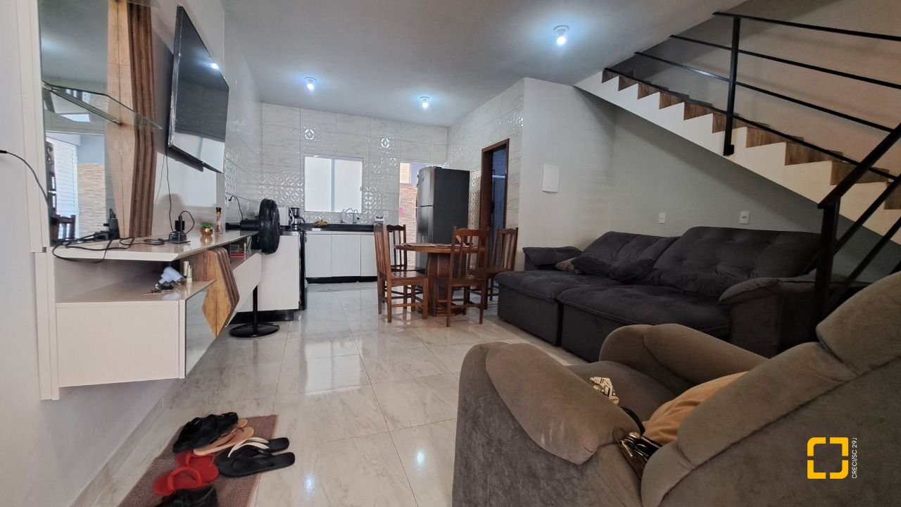 Casa com 180m², 4 quartos (sendo 1 suíte), 2 garagens, no bairro Ingleses em Florianópolis