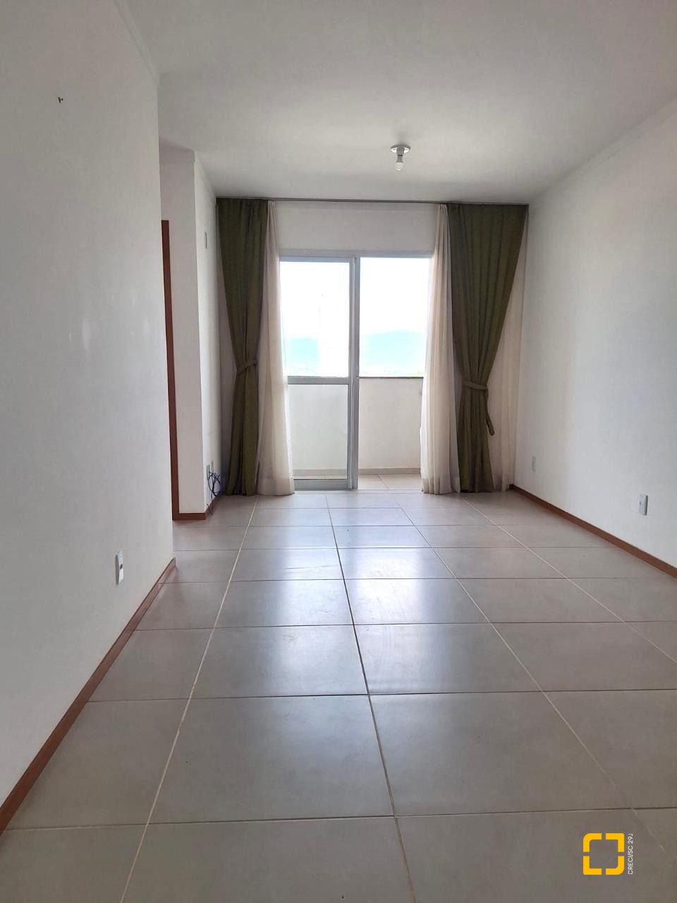 Apartamento com 50m², 2 quartos, 1 garagem, no bairro Forquilhas em São José