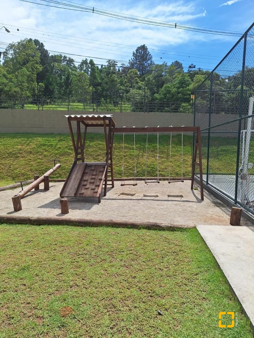 Apartamento com 50m², 2 quartos, 1 garagem, no bairro Forquilhas em São José
