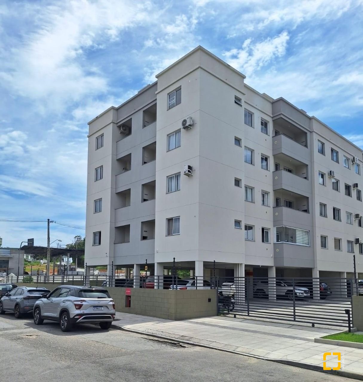 Apartamento com 50m², 2 quartos, 1 garagem, no bairro Forquilhas em São José