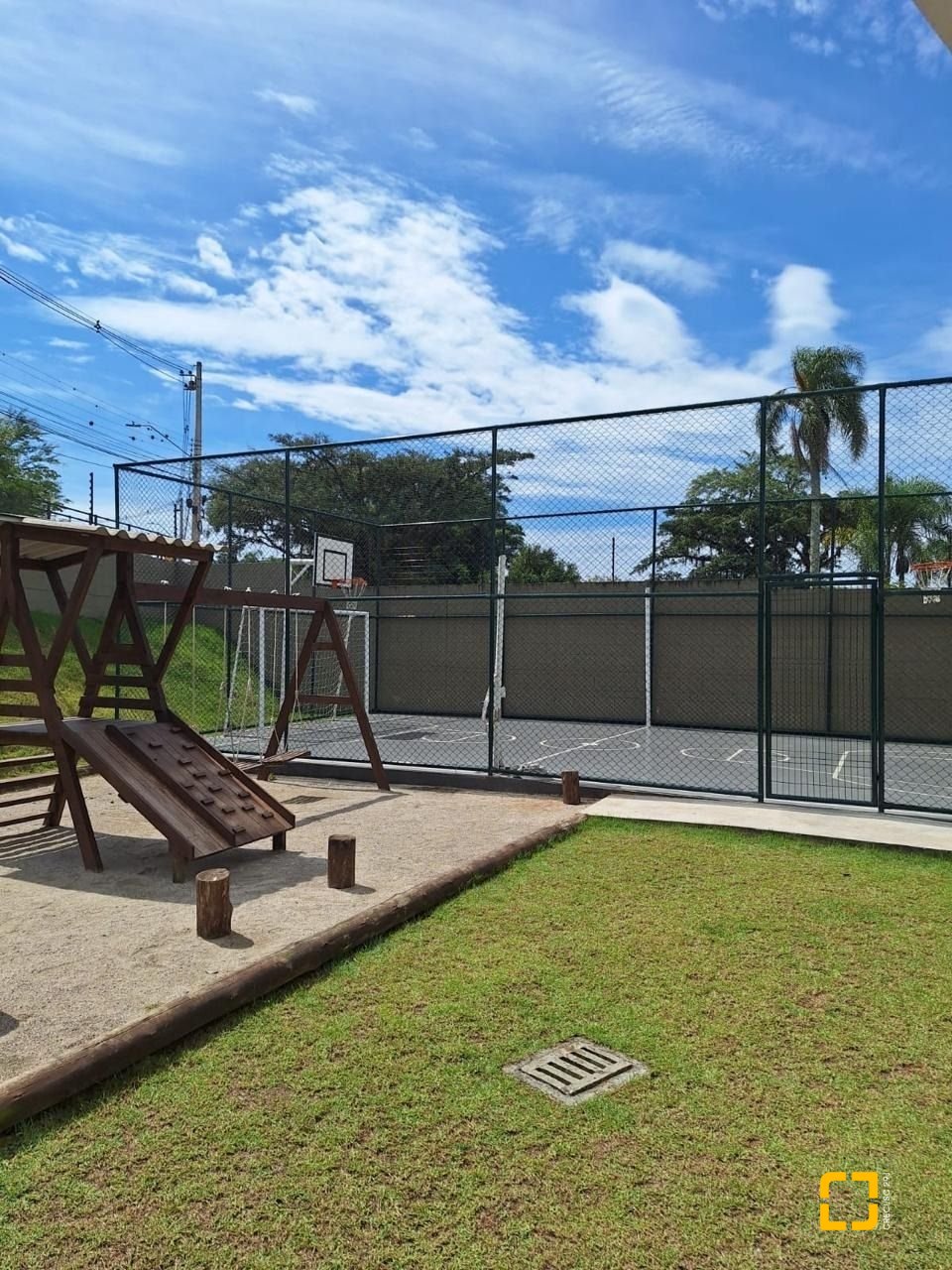 Apartamento com 50m², 2 quartos, 1 garagem, no bairro Forquilhas em São José