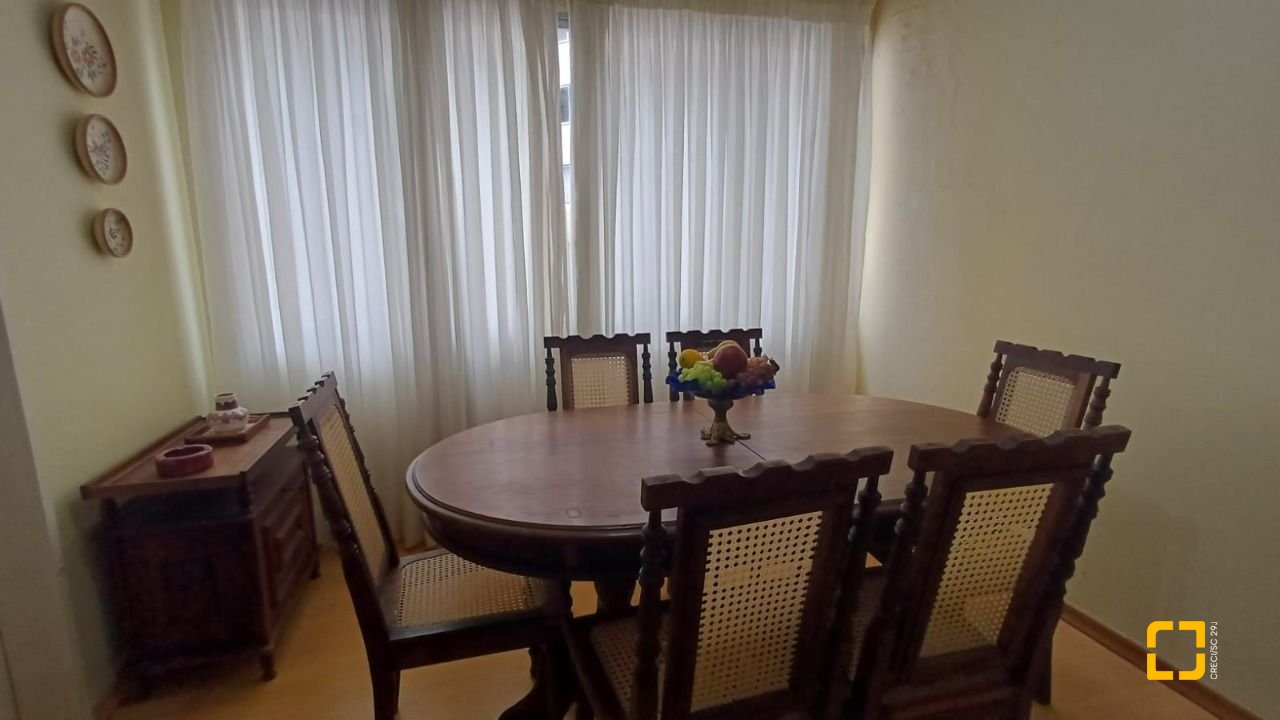 Apartamento com 81m², 2 quartos, 1 garagem, no bairro Centro em Florianópolis