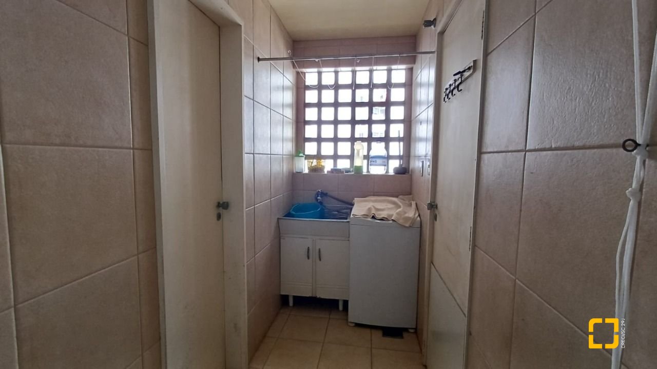 Apartamento com 81m², 2 quartos, 1 garagem, no bairro Centro em Florianópolis