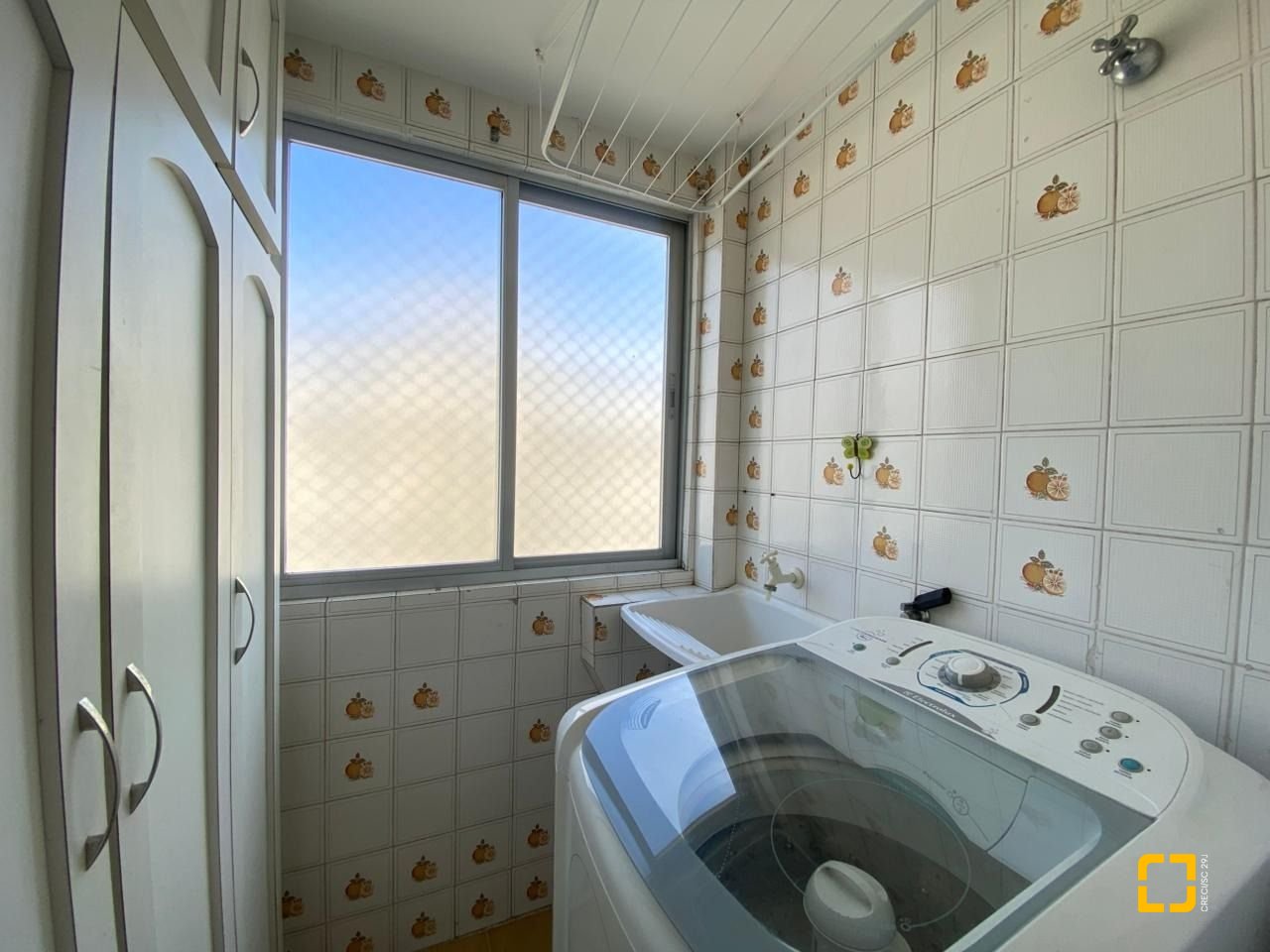 Apartamento com 56m², 2 quartos, 1 garagem, no bairro Coqueiros em Florianópolis