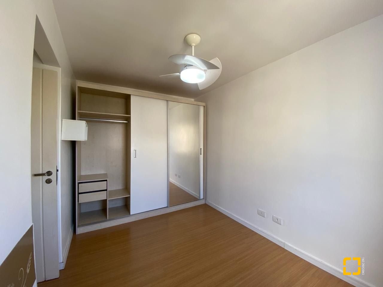 Apartamento com 56m², 2 quartos, 1 garagem, no bairro Coqueiros em Florianópolis
