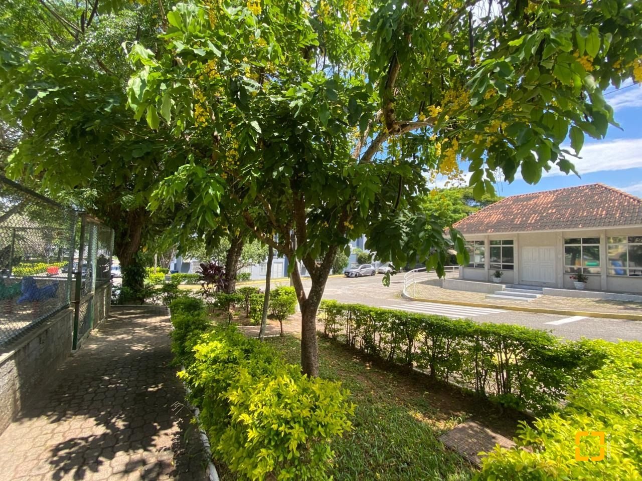 Apartamento com 56m², 2 quartos, 1 garagem, no bairro Coqueiros em Florianópolis