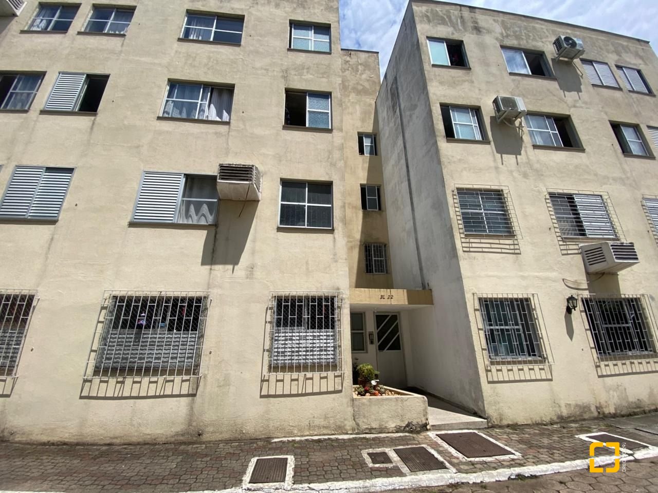 Apartamento com 56m², 2 quartos, 1 garagem, no bairro Coqueiros em Florianópolis