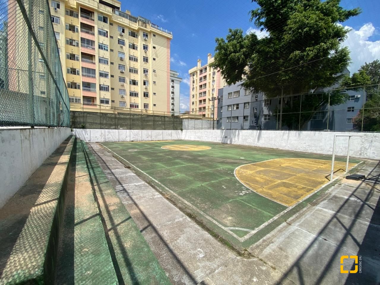 Apartamento com 56m², 2 quartos, 1 garagem, no bairro Coqueiros em Florianópolis
