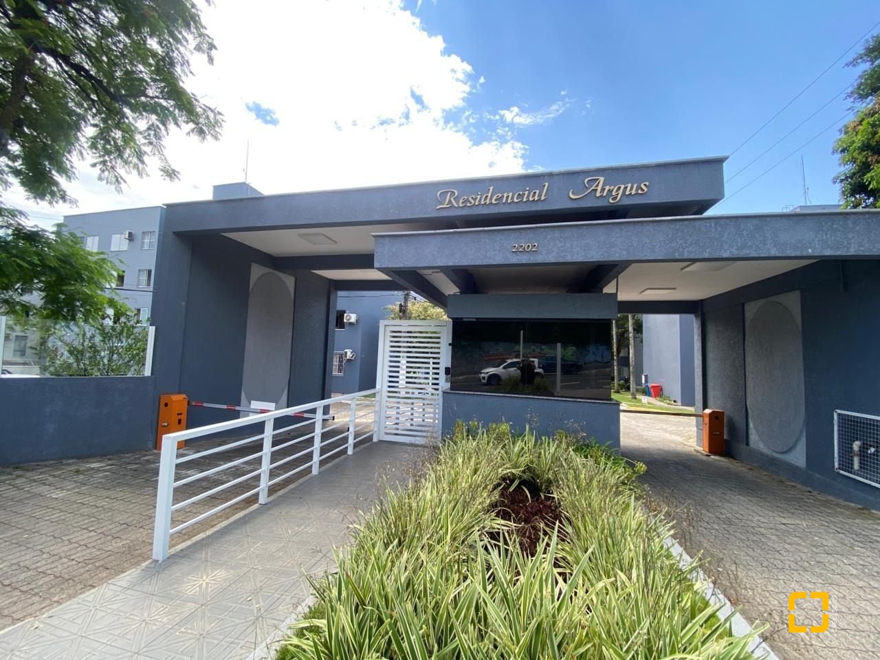 Apartamento com 56m², 2 quartos, 1 garagem, no bairro Coqueiros em Florianópolis