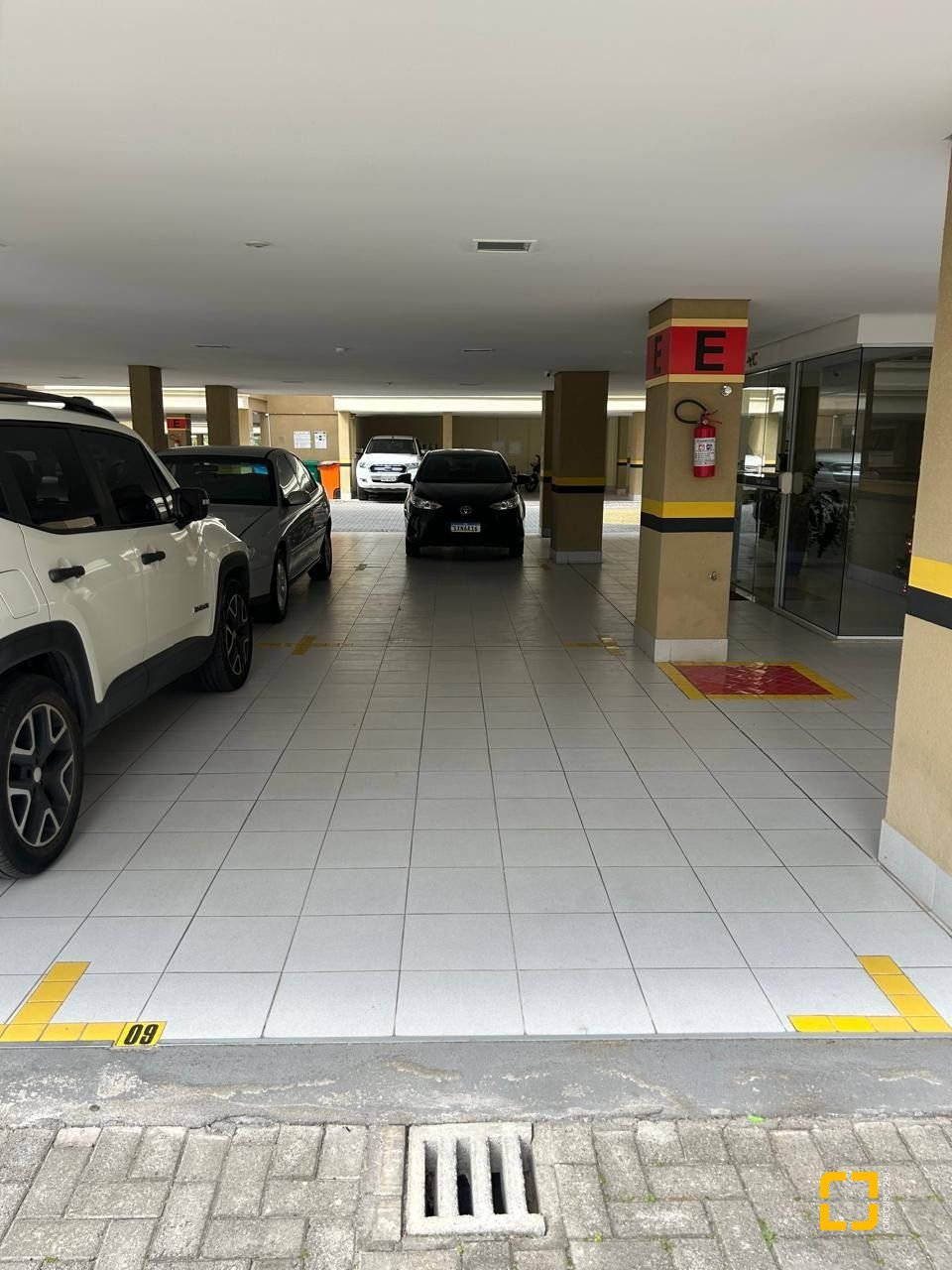 Apartamento com 102m², 4 quartos (sendo 1 suíte), 2 garagens, no bairro Campeche em Florianópolis