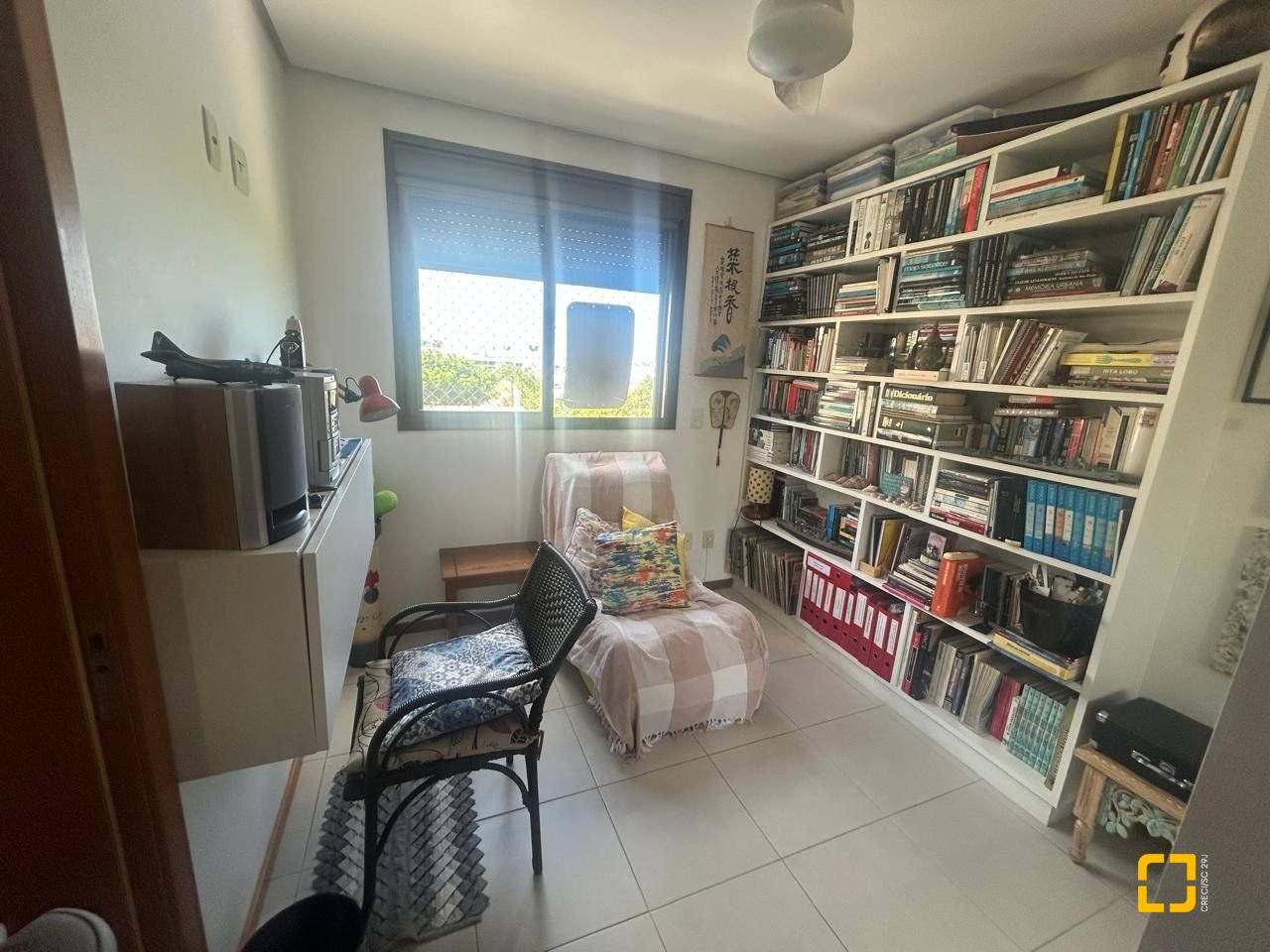 Apartamento com 102m², 4 quartos (sendo 1 suíte), 2 garagens, no bairro Campeche em Florianópolis