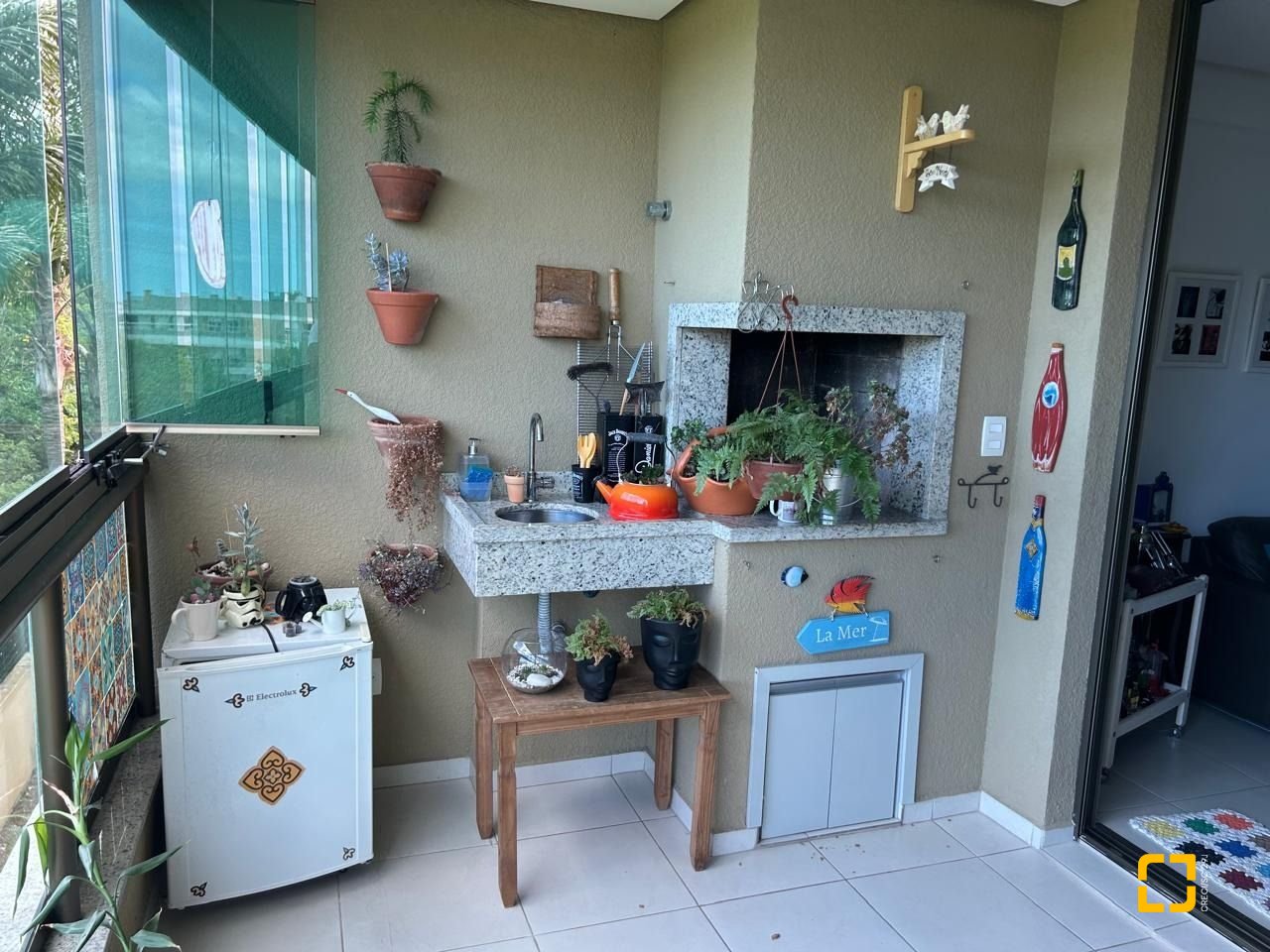 Apartamento com 102m², 4 quartos (sendo 1 suíte), 2 garagens, no bairro Campeche em Florianópolis