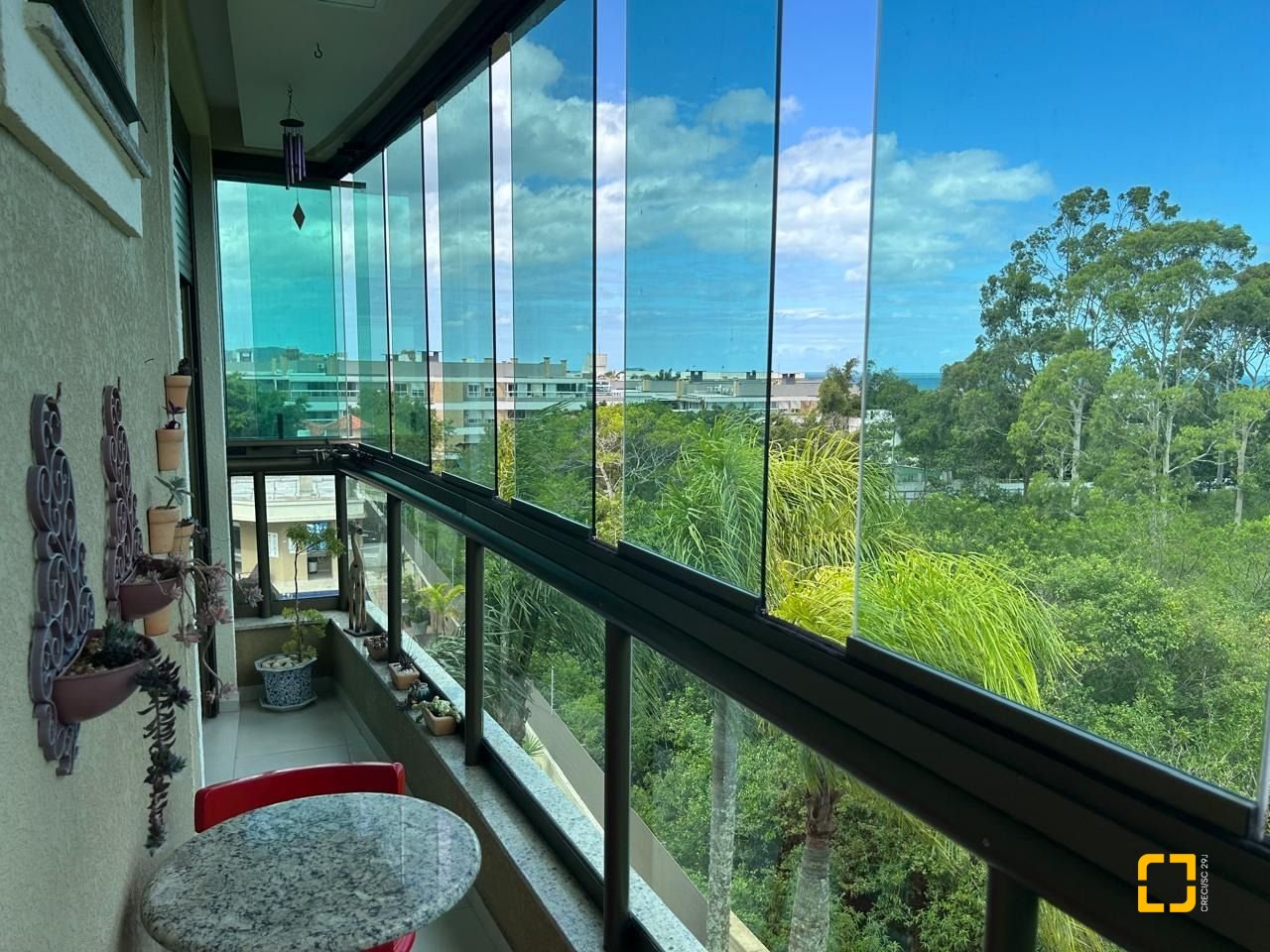 Apartamento com 102m², 4 quartos (sendo 1 suíte), 2 garagens, no bairro Campeche em Florianópolis