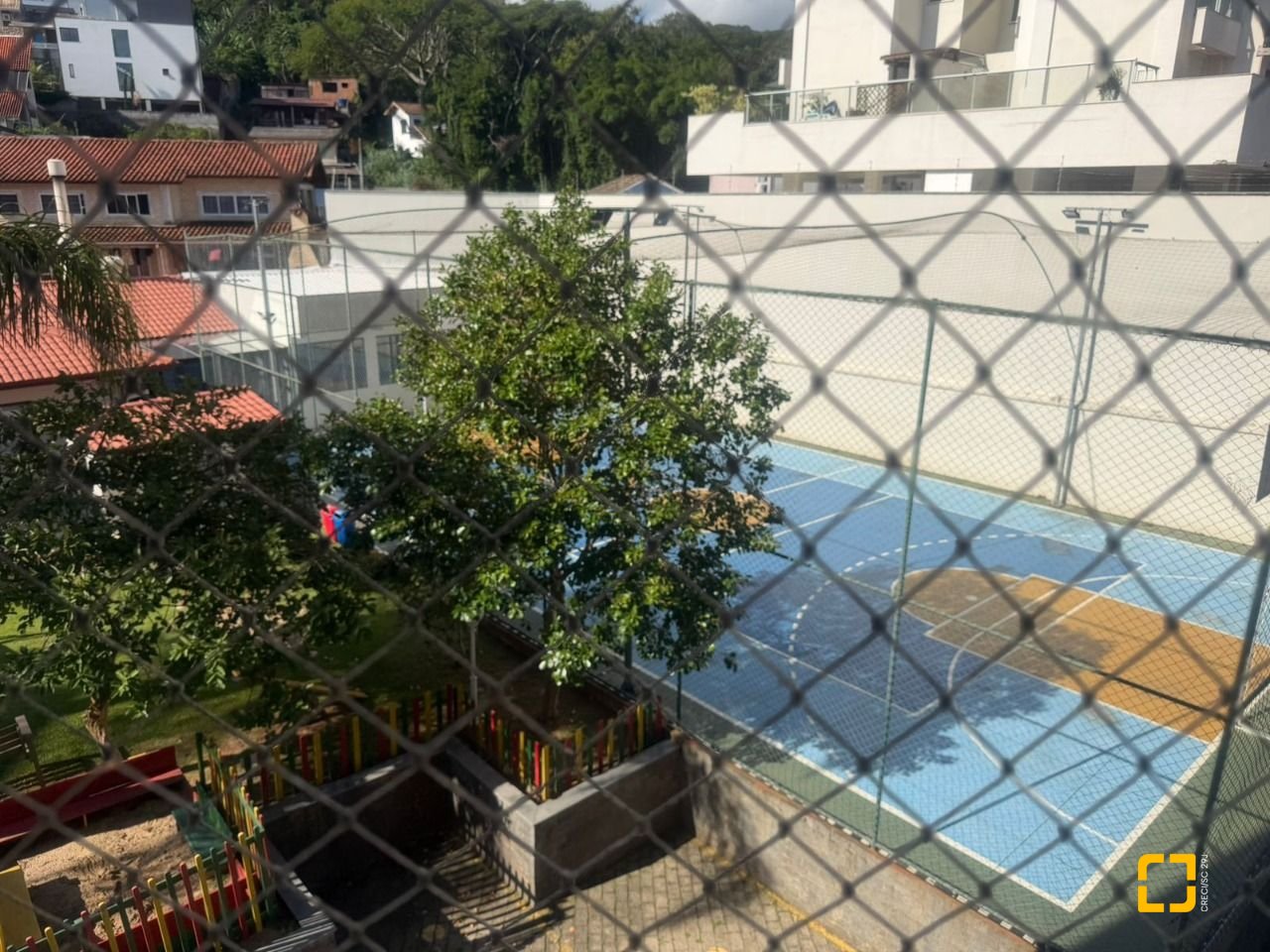 Apartamento com 74m², 4 quartos (sendo 1 suíte), 1 garagem, no bairro Itacorubi em Florianópolis
