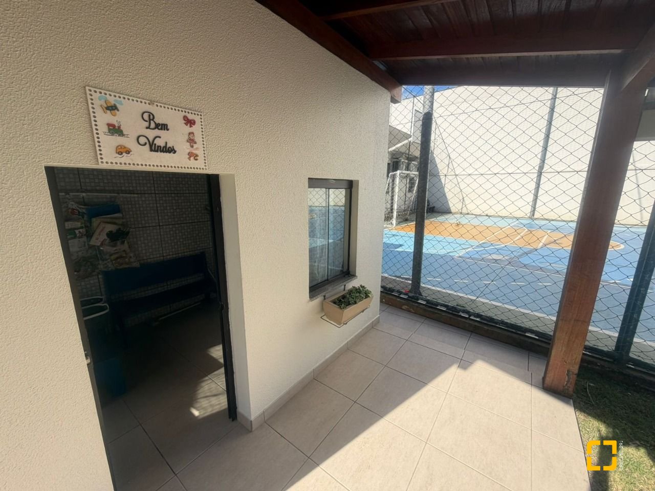 Apartamento com 74m², 4 quartos (sendo 1 suíte), 1 garagem, no bairro Itacorubi em Florianópolis